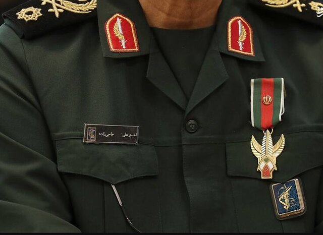مراسم اعطای نشان فتح