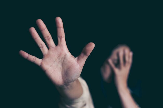 حدود ۱۰ سال از معطل ماندن لایحه مقابله با خشونت علیه زنان می‌گذرد/دولت و مجلس به فکر چاره‌ باشند