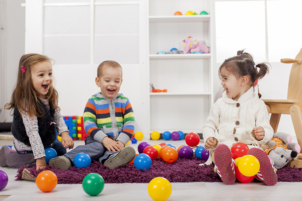 بازی‌هایی که ترس کودک را آرام می‌کنند؛ راهنمای والدین در روزهای جنگ