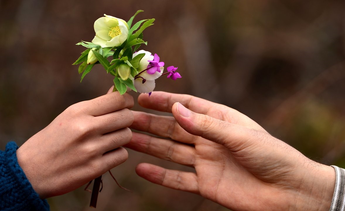 به نامزدم چی بگم خوشحال بشه