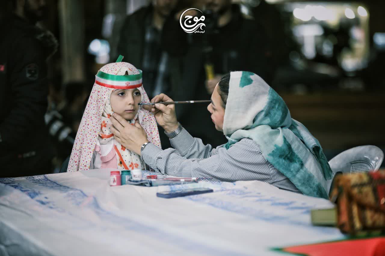 حضور پررنگ دختران جوان در گردهماییهای مردمی جنگ رمضان؛ نمادی از امید و مشارکت اجتماعی 1
